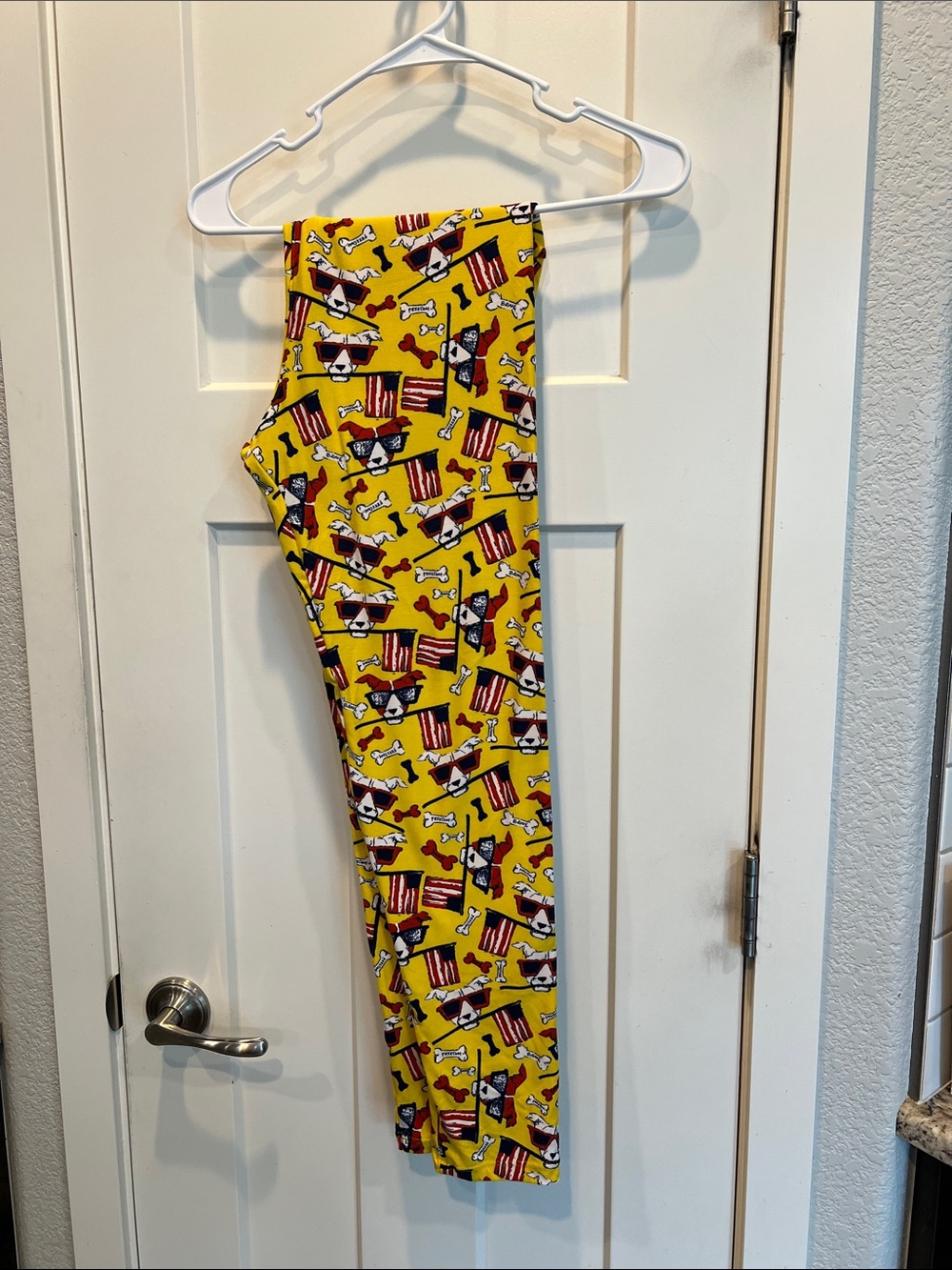 LuLaRoe Yellow Women’s Patriotic Dog Print Leggings